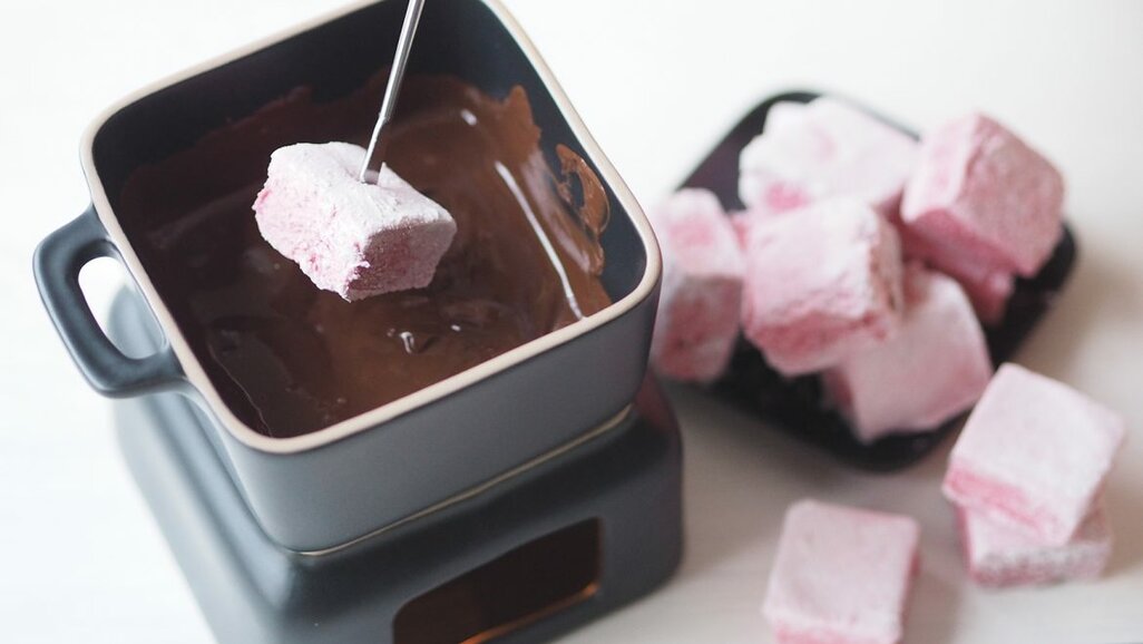 Lahodné čokoládové fondue s marshmallows